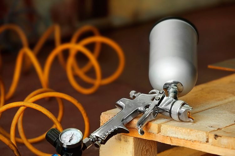 pistola-barnizado-muebles-coruna